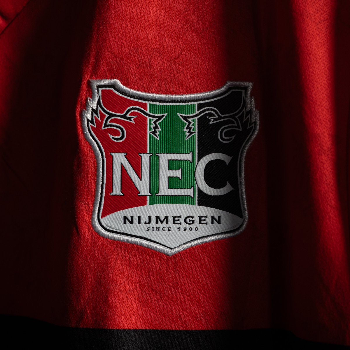 🚨 チャンスはあと2️⃣時間 🚨 🇳🇱 #NEC #NECナイメヘン ⚔️ 日本人対決 AZとの一戦から 👕 実使用サイン入りユニフォーム 🇯🇵 フル出場 #小川航基 選手 #佐野航大 選手の一枚も。まだ手に入れやすい 💪 入札して、選手たちをサポート。 ➡️ matchwornshirt.com/ja/event/28-04… #MatchWornShirt