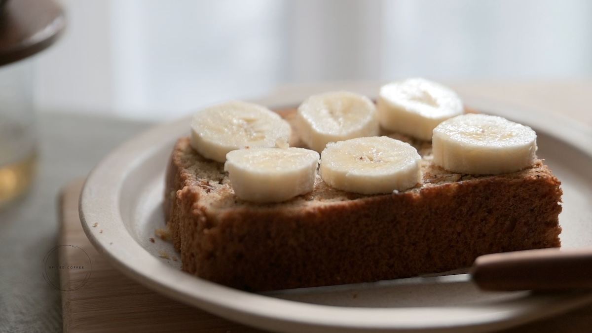 最近バナナブレッドにハマっている。
フライパンでさっと焼いてバターを塗って食べると朝から幸せ。
#BananaBread #バナナブレッド
