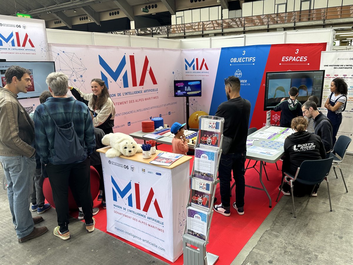 Maison_IA's tweet image. 🔴 DAY 1 [#PAF2024] Retrouvez les équipes de la MIA ce week-end au @playazur Festival pour découvrir, comprendre et expérimenter l’#IA via différents ateliers accessibles à tous 👾

📍Palais des Expositions #Nice - stand S5
🕓 Samedi : 10h-19h / Dimanche : 10h-18h