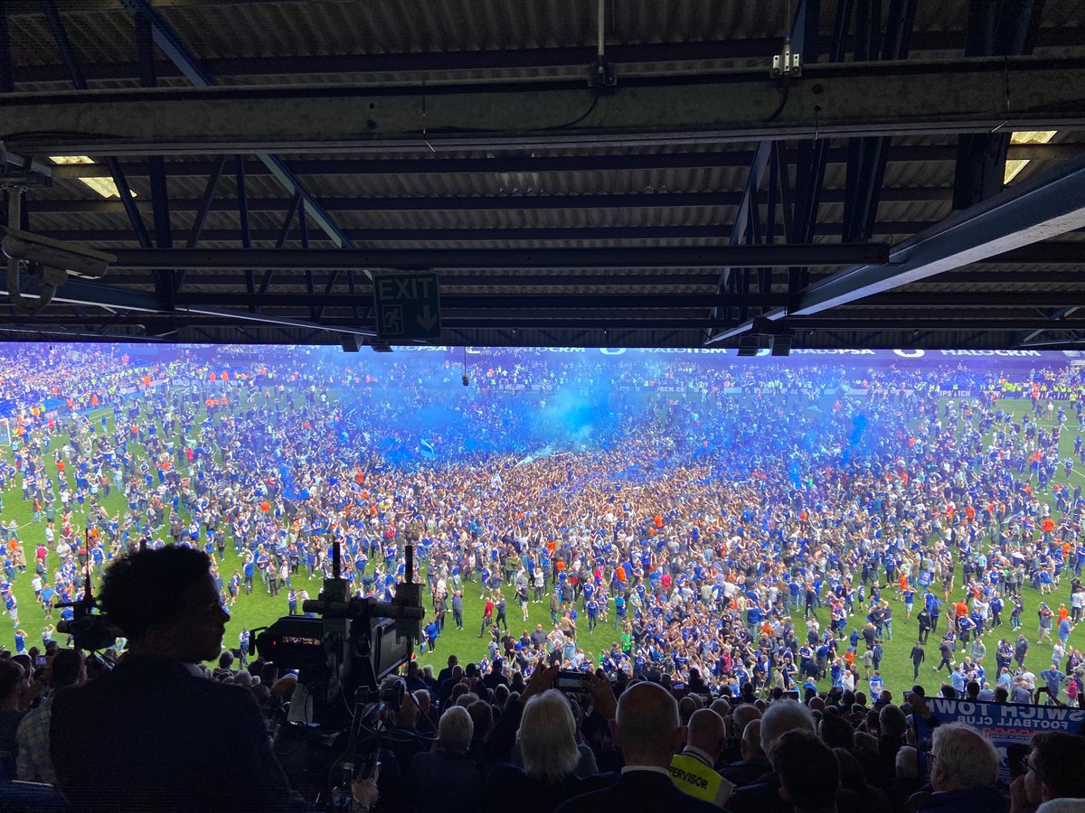 And so the party starts 🚜 #ITFC deserving of promotion. Relentless over two seasons, entertaining, never blinked when those around them did in the promotion race. Kieran McKenna goes back-to-back