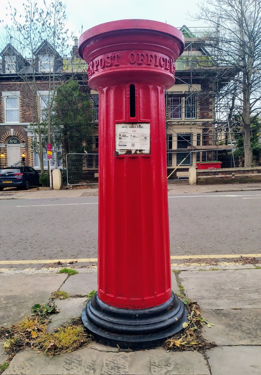 For #PostboxSaturday we have a Victorian Fluted Pillar Box outside the Williamson Art Gallery and Museum in Oxton, Wirral.