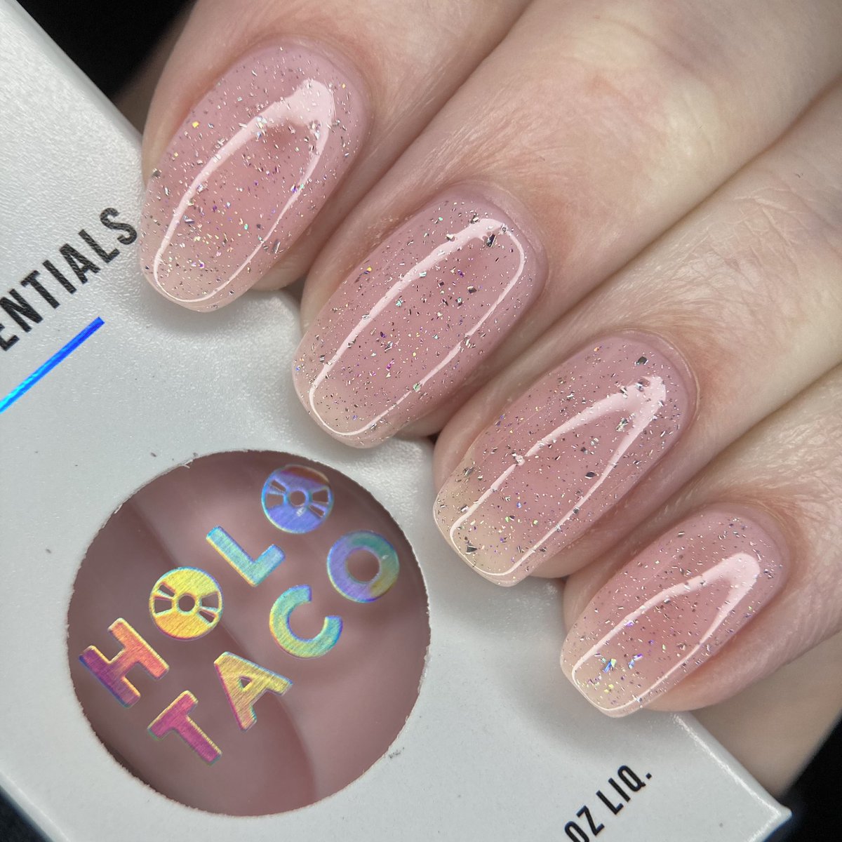 holocombo's tweet photo. For those with strict workplace policies, maybe you could get away with this subtle sparkly #holotacocombo 😏 I wanted to give the newest base coat a spin, so here is #pinksmoothingbase topped by Flakie Holo Taco 💿✨ @holotaco @nailogical https://t.co/yFyShuyJ1w