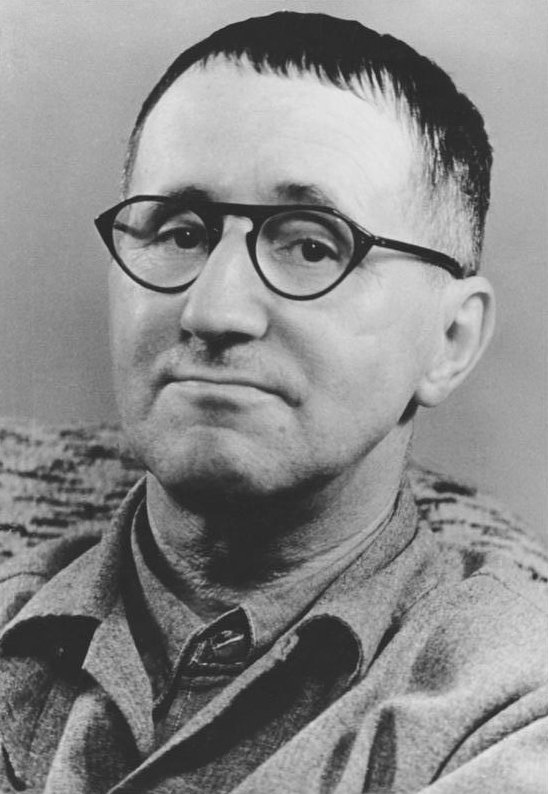 Sofradan en fazla payı alanlar, bize kanaatkâr olmayı öğretiyor. Karnını doyuranlar aç olanlara seslenip, gelecek güzel günlerden bahsediyor. 

Bertolt Brecht