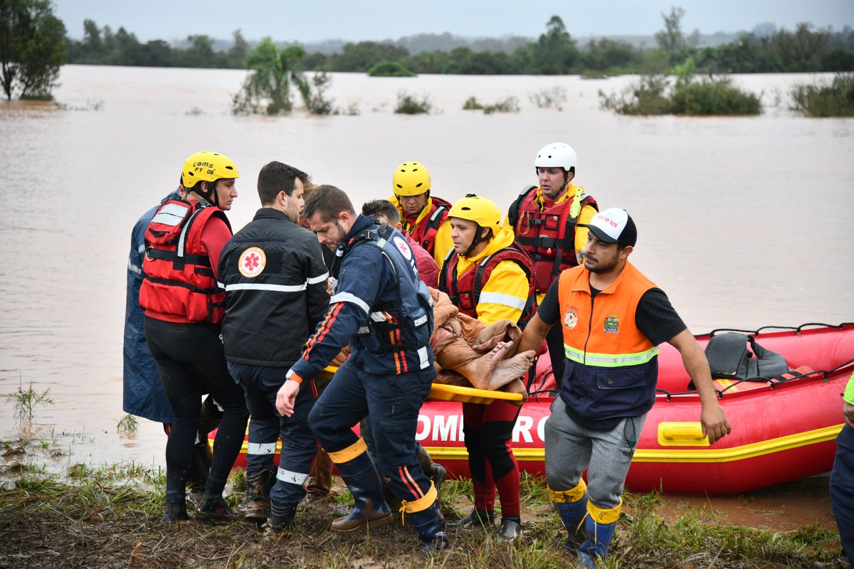 Hoje é o Dia Internacional do Bombeiro e eu não poderia deixar de homenagear esses verdadeiros heróis. Em nome de toda Santa Catarina, quero expressar nossa profunda gratidão pela dedicação e coragem destes profissionais, que arriscam suas vidas para salvar as nossas. Neste…