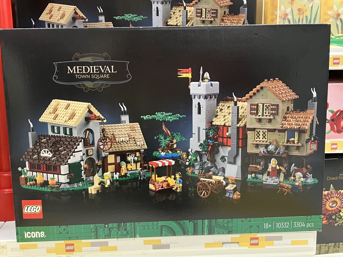 We got pretty excited in the Lego shop Dublin today to see a Medieval Town Square as part of the Icons range! For those wanting to find out more about (the lack of) towns in medieval Ireland listen to our podcast episode w/@micksmessages of @MaynoothUni! open.spotify.com/episode/4UFn6V…