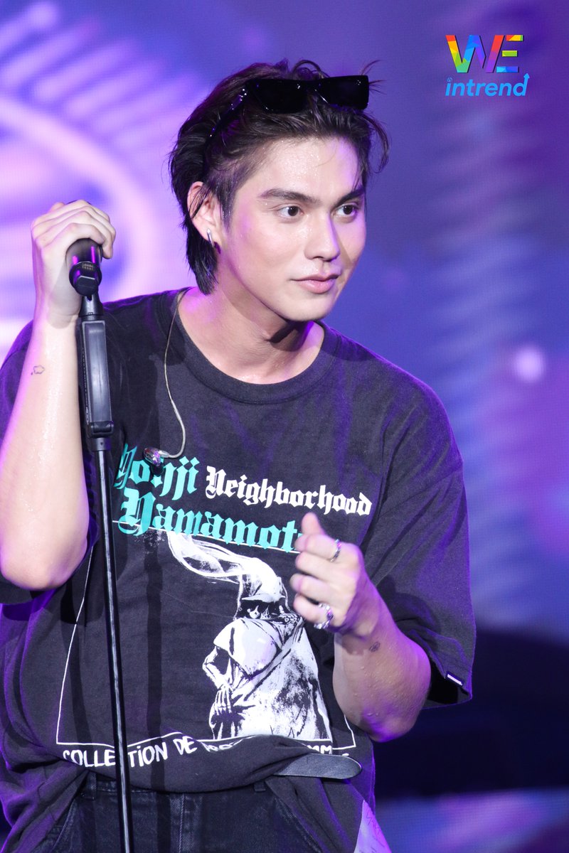 weintrend_tv's tweet image. หนุ่ม “ไบร์ท” ร่วมโชว์ในงาน “Cosmos Bear Music Festival 2024” 

COSMOS MF x BRIGHT 
#COSMOSBEARxBRIGHT
#COSMOSBEARMUSICFESTIVAL
#COSMOSBEAR
#COSMOSBEAR_DAY1 
#bbrightvc