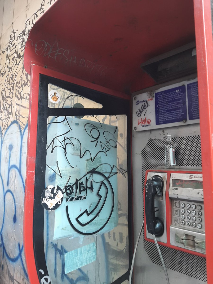 ren hoëk spotted at telephone booth in Belgrade real?!??!?!?