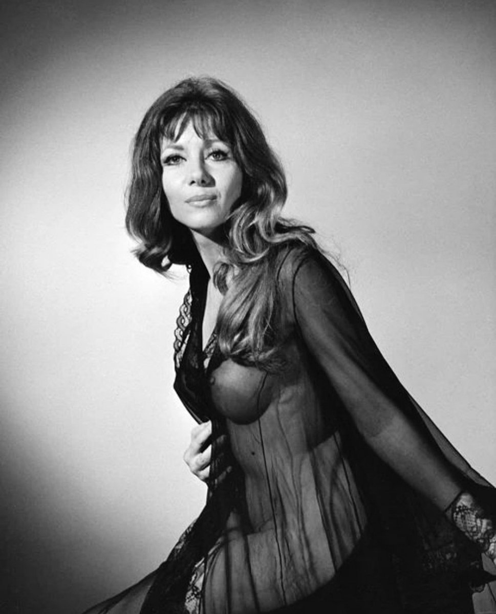 #IngridPitt interpretó papeles de reparto en #DoctorZhivago y #ElDesafíoDeLasÁguilas. Sin embargo, clásicos de #HammerFilms como #LosAmantesDelVampiro o #LaCondesaDrácula, en los que sobresalió por su sensualidad, fueron los que la convirtieron en una actriz de culto.