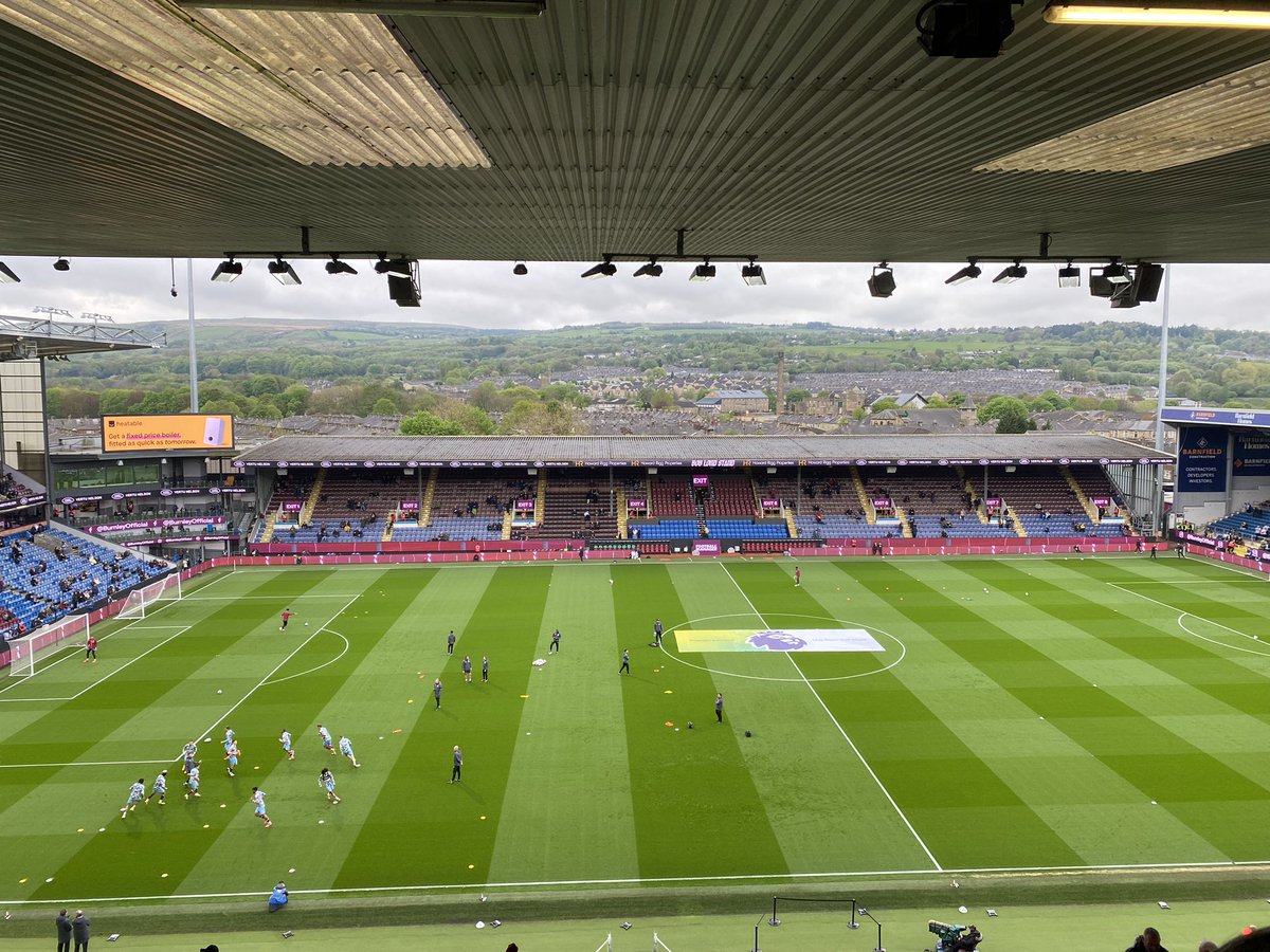 Burnley vs Newcastle at Turf Moor, where they’re currently blasting out Scooter’s cover of The Logical Song. Clarets know a win could lift them out of the relegation zone. Alongside @chris_iwelumo for updates on @talkSPORT