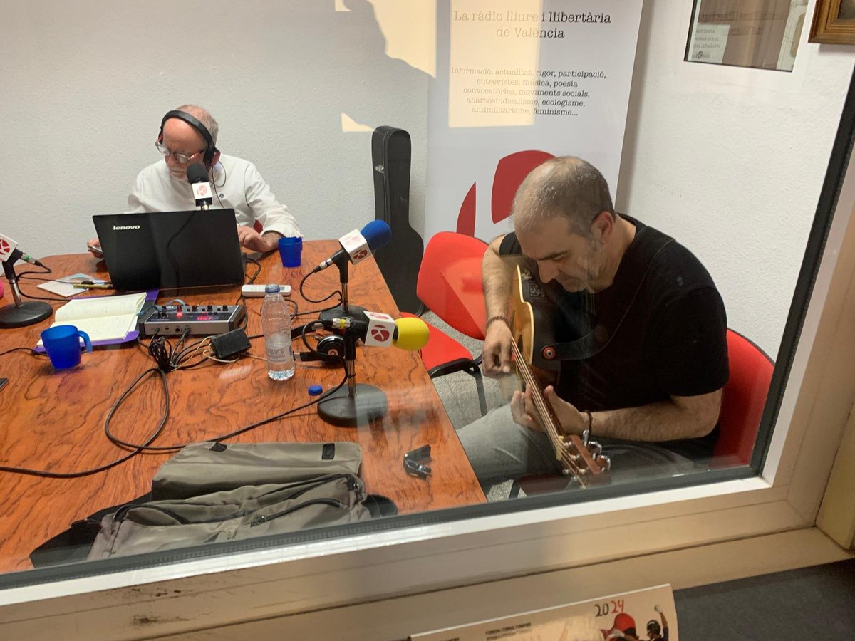 Us passem l'enllaç al programa 'Un Debat de País' de @radioklara, del divendres 3 de maig, on vam rendir homenatge al País de la Música, parlant amb eixa gent que “viu” per la música, però “no viu” de la música. No deixeu d'escoltar-ho! go.ivoox.com/rf/128430834