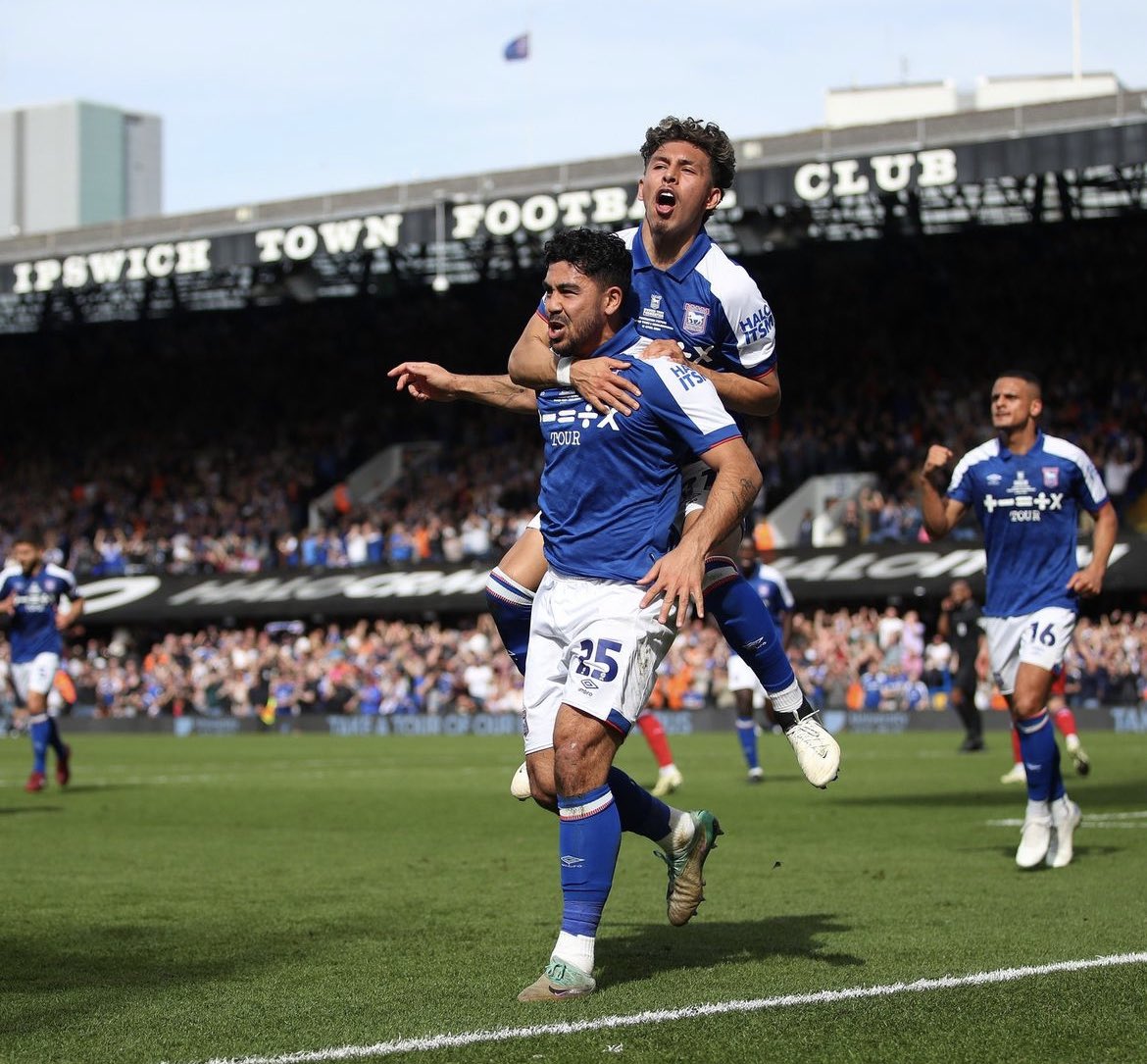 Need to talk about Massimo Luongo.

After years of pain and injuries, the former #Socceroos midfielder has been promoted to the Premier League for the first time.

Retuning to Ipswich has been a blessing. It’s rejuvenated his career.

🧵