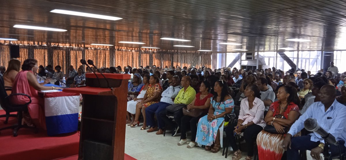 Por medio del voto libre, directo y secreto, los delegados a las Asambleas Municipales del Poder Popular en #SantiagoDeCuba, eligen al Gobernador y Vicegobernador de la provincia. #GobiernoDelPueblo
