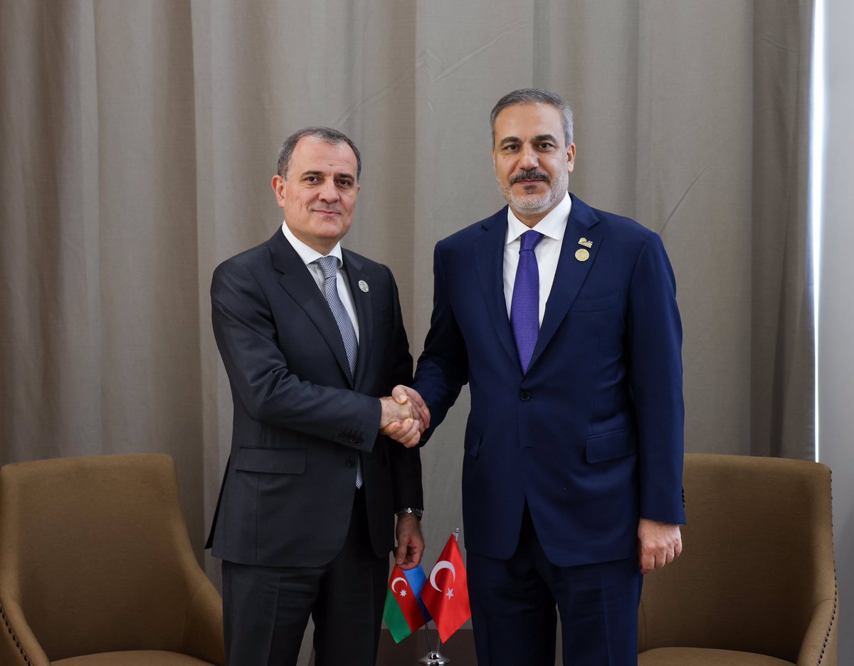 Minister of Foreign Affairs @HakanFidan met with Jeyhun Bayramov, Minister of Foreign Affairs of Azerbaijan, on the margins of the 15th Summit of the Organisation of Islamic Cooperation, in Banjul.🇹🇷🇦🇿