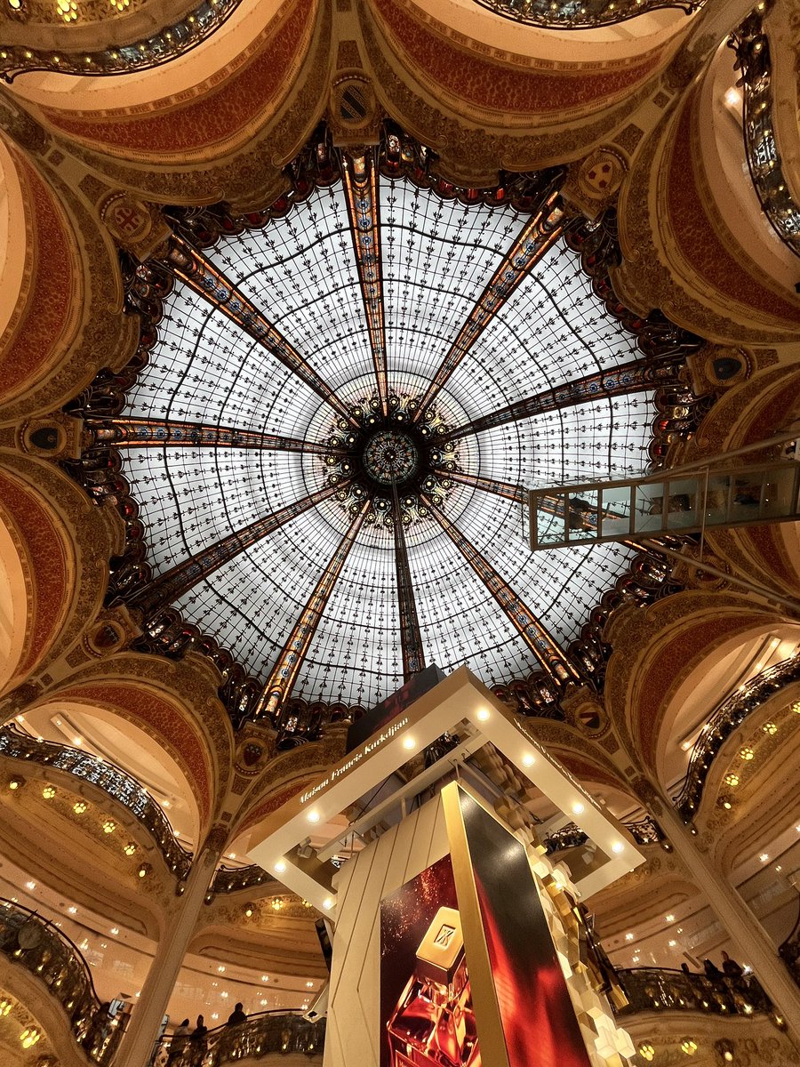 Partenariat Asnières / Mirande acte II « les mirandais à Paris » Jour II découverte des commerces de luxe sur les Champs Elysées puis des <a href="/Galeries_Laf/">Groupe Galeries Lafayette</a> voir en réalité ce que nous avons étudié durant 2 ans 🤩🤩 merci <a href="/LouisVuitton/">Louis Vuitton</a> de l’accueil dans votre magnifique magasin 🤩🤩🤩