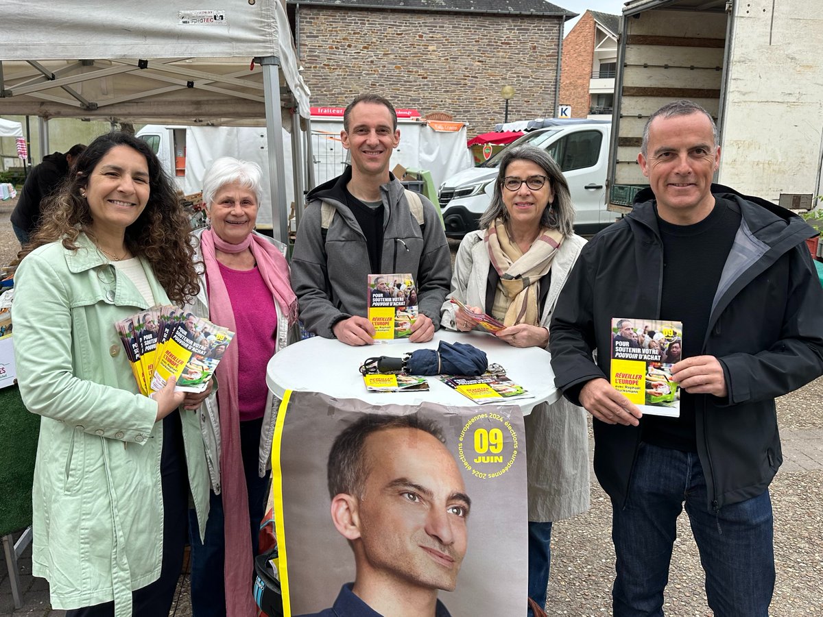 🗳️✊Ce samedi matin au marché de #LeRheu pour #ReveillerLEurope ! Nous voulons une #Europe solidaire et juste, qui nous ressemble, une Europe écologique, une Europe de l'égalité. Le #9juin2024, on vote #ReveillerLEurope !