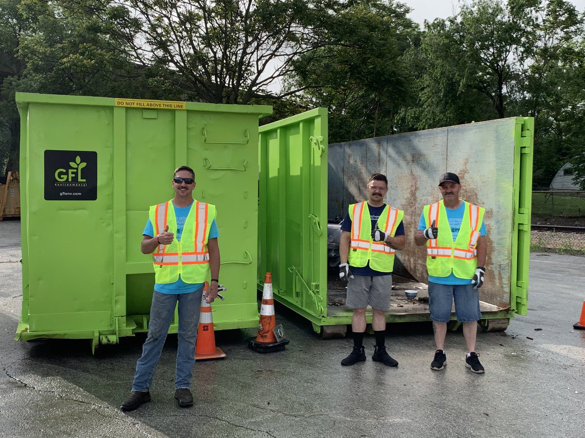 We are off and running at the Clean Green Springfield Dropoff Depot! This is a second opportunity for SGF residents to dispose of tires, mattresses and general household bulky items. 

The event will run until 2 pm today at 404 N Jefferson in downtown Springfield.