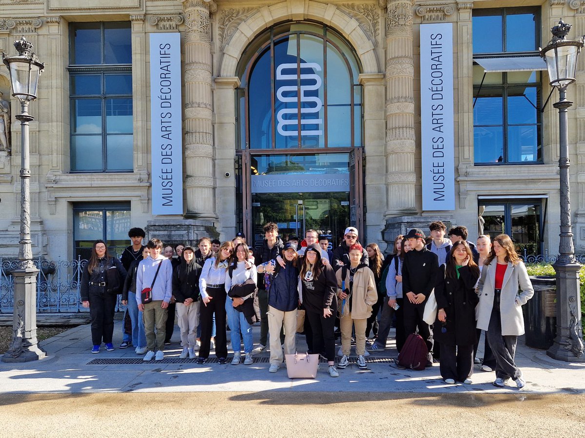 Partenariat Asnières / Mirande acte II « les mirandais à Paris »  Jour III : donner du sens et du lien à nos enseignements, nos formations, nos découvertes avec la super expo « la naissance des grands magasins » au <a href="/madparisfr/">MAD Paris</a> merci à nos deux guides  👍🤩🤩 <a href="/c_larmitou/">LARMITOU Carine</a>