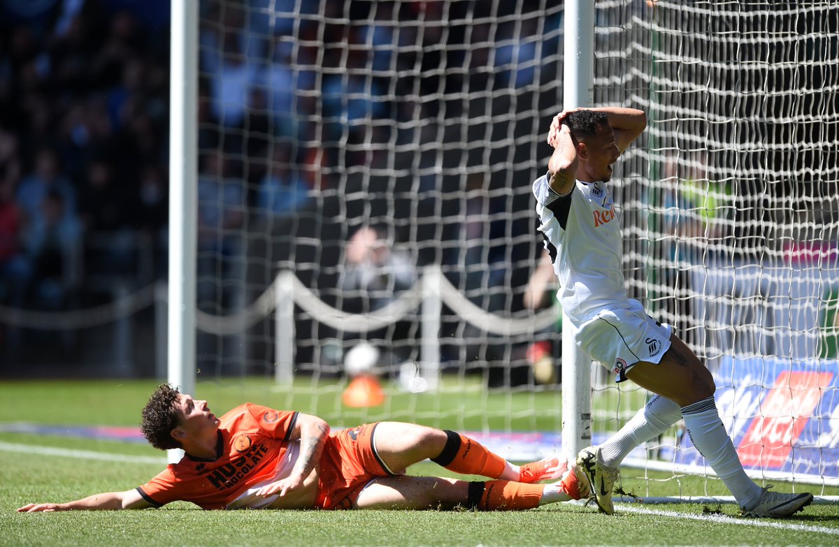 Sportin_Wales's tweet image. Defeat for Swansea in a game not without its moments!

Just eight minutes for Grimes had his penalty saved, the visitors went straight down the other end and scored through De Norre.

#SWAMIL
sportin.wales/swansea-handed…