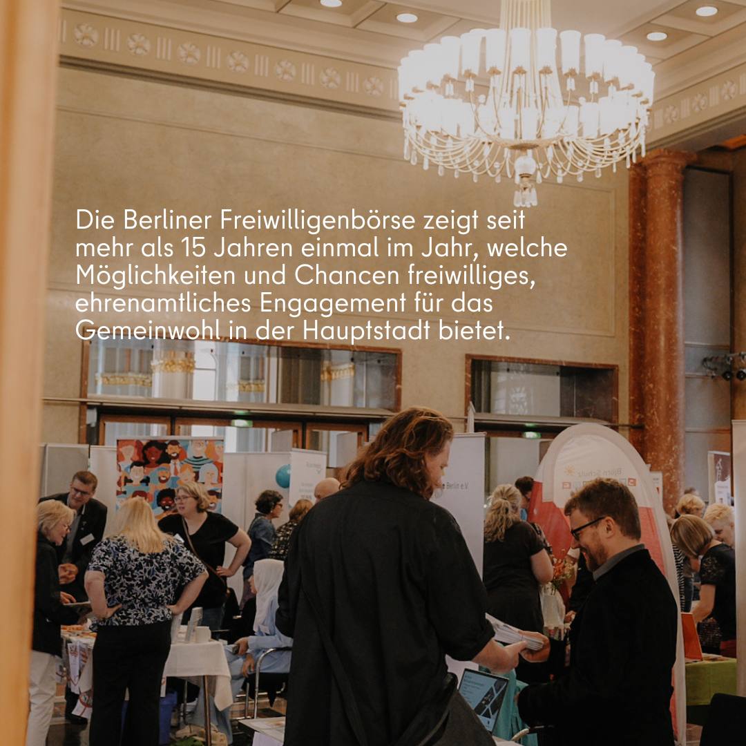 Berlins größte, zentrale Messe zum bürgerschaftlichen Engagement hat heute ihre Tore geöffnet! Unter dem Motto „Zusammenhalt. Vielfalt. Leben!“ haben sich insgesamt 112 Ausstellungsstände mit Engagement Angeboten für Interessierte im und vor dem Roten  Rathaus präsentiert.