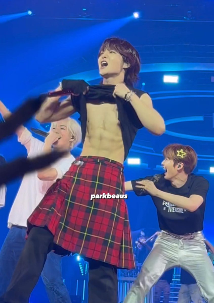 parkbeaus's tweet photo. WITNESSED JIHOON’S ABS IN REAL LIFE HOLY SHITBRJEHEUSHE https://t.co/YdPCJ4P3Bk