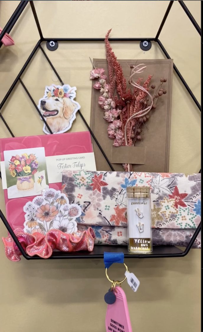 passport_sd's tweet image. Cute cards &amp;amp; sweet gifts available at Sea Hive Station 💖for the mamas 💝 &amp;amp; loved ladies in your life 💘 The best gift shop in town!

#sandiegolife
#shoplocalsandiego
#shopsmallsandiego
#wearefamily
#mothersday