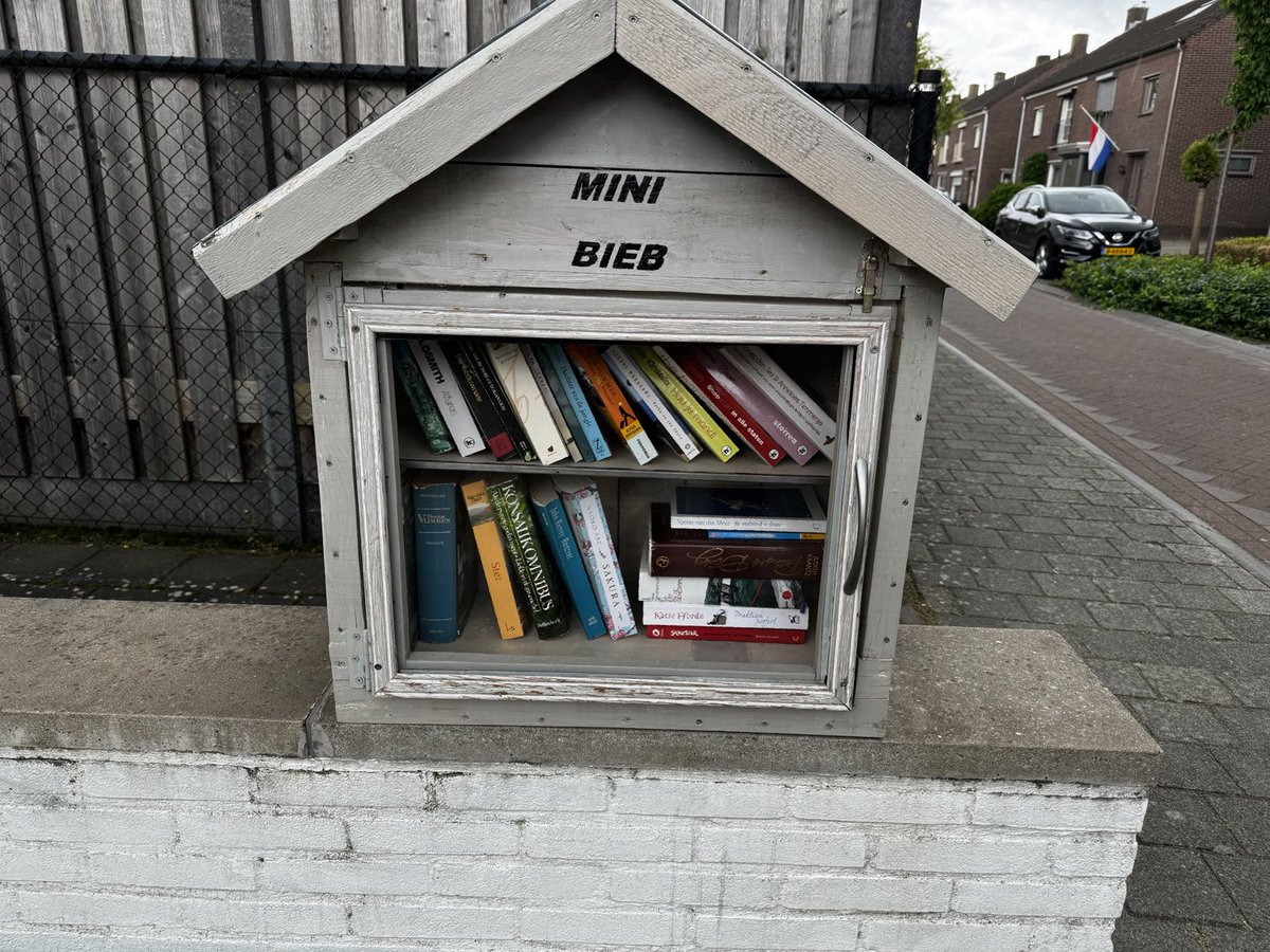 Mini library: cute 🥰