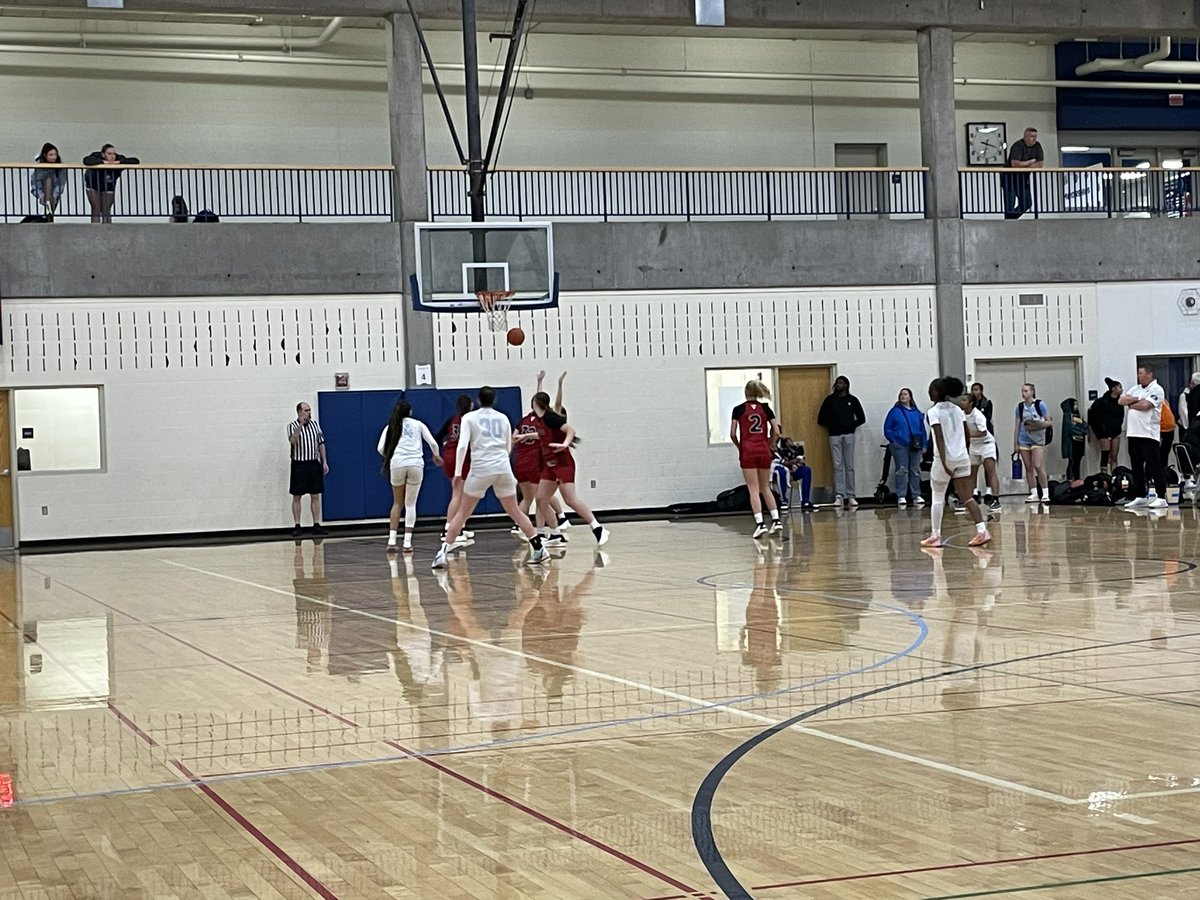 We are underway at Bloomington Kennedy for day 2 of @AAUEvents State Prelims. Up 1st it’s 2027s @MinnesotaStars Antl 3SSB vs @Legacy_HoopsAAU Elite. FYI the back parking lot is closed today so get ready for a walk in the rain!