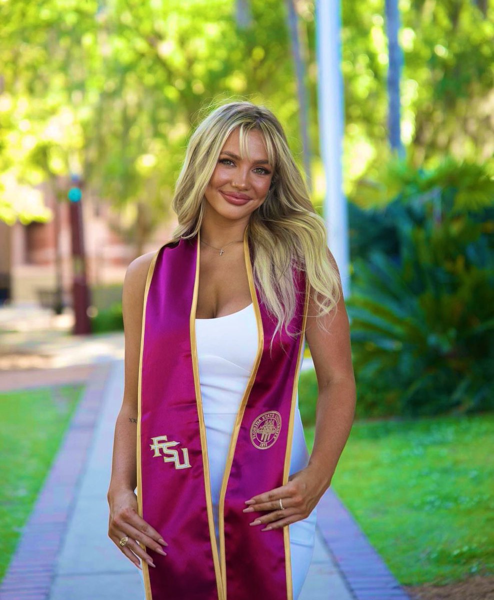 It's Finally here👩‍🎓 The last of 👱‍♀️👱‍♀️👱‍♀️ Go let your light shine our little Birdy! @FloridaState @Seminoles 🏉#letsdance #proudpoppa #Graduates #Minneapolis #Columbus #Huntington #Tampa #Collegestation #Eastlansing #Tallahassee