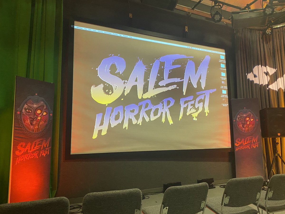 Back at @salemhorrorfest! I think I got here a little early! 😉