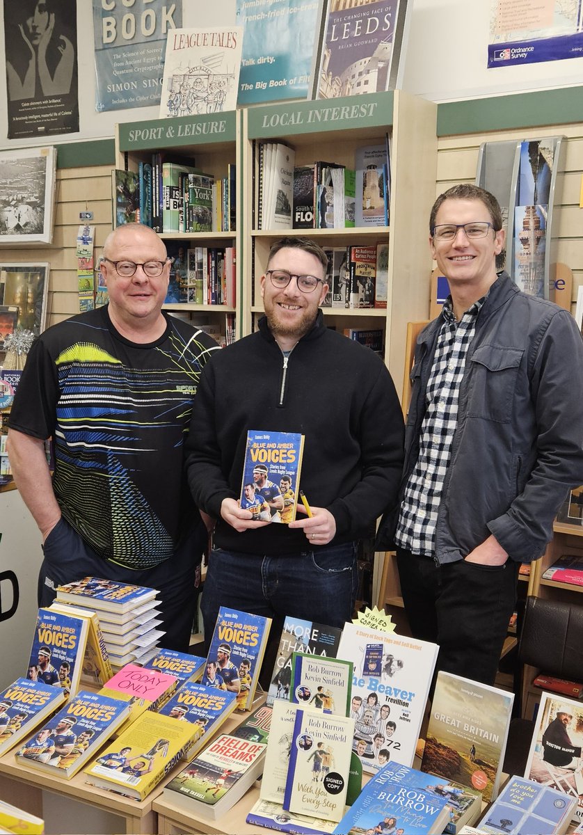 Nice to meet the man behind the book and #rugbyleague great Garry Schofield at @philiphowardbks today. Proofreading Blue and Amber Voices about players of @leedsrhinos for James Oddy and @PitchPublishing was a joy. Good to chat, @scratchingshed2. Book out now! 🏉