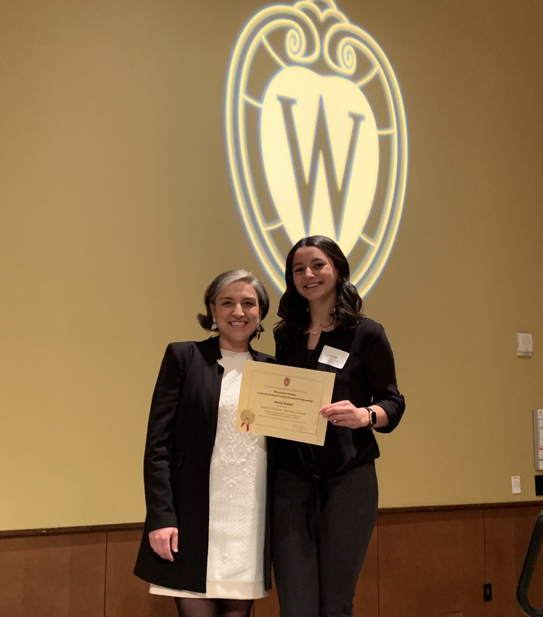 Congratulations to my super student @annasabel1 @uwgenetics and 2023 undergrad fellow of @UWCVRC receving the Wisconsin Hilldale Undergraduate Research Fellowship from @uwchancellor! Very proud PI! 🧫🫀🧬@UWMadisonCRB