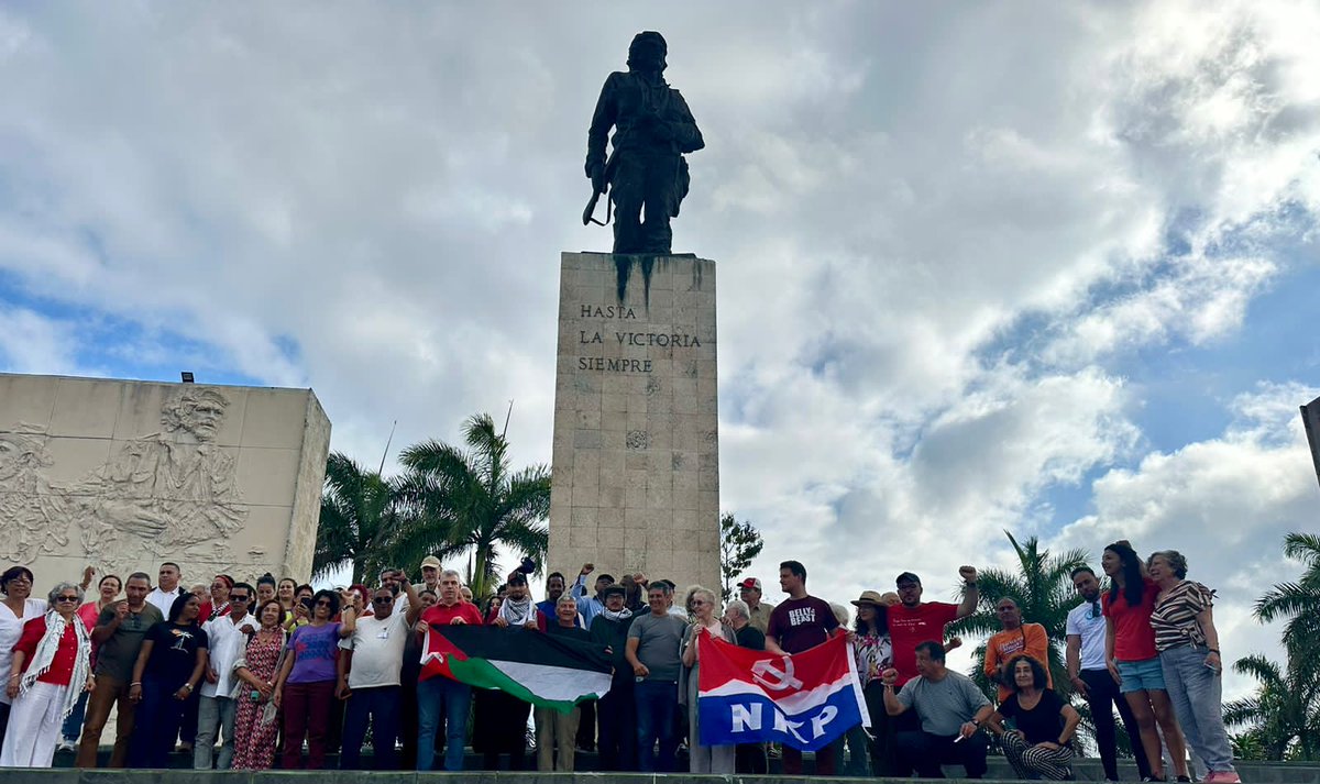 #3may El Secretario General del COSI, Yul Jabour, junto a otras organizaciones internacionales rinden tributo al Che, en la ciudad de Santa Clara, Cuba, enarbolando la bandera de Palestina en homenaje a la resistencia de ese (1/2)