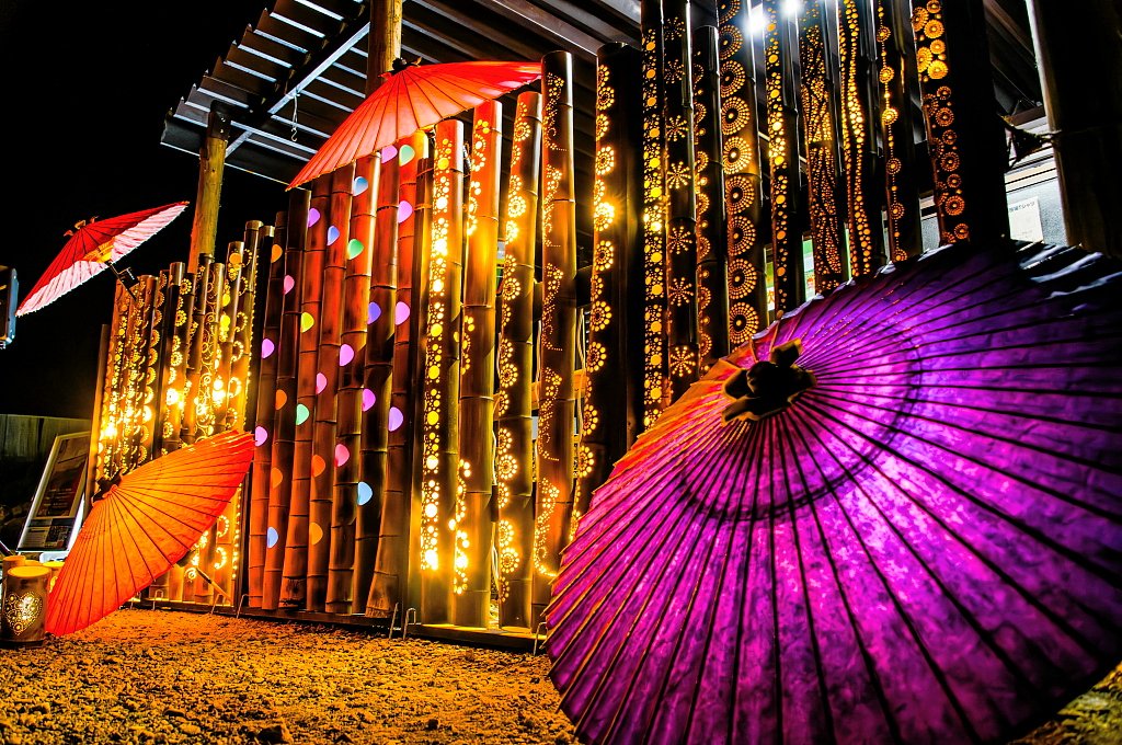 SkipSmile＠富士市大淵笹場、夕暮れ時に行われた竹灯籠とライブ演奏の風景です！
