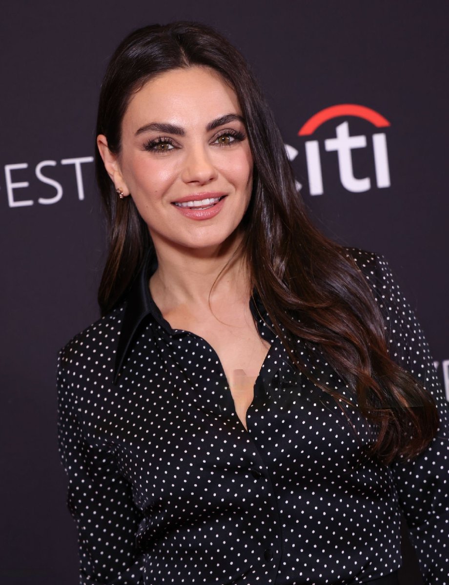 Mila Kunis and Seth Green on the red carpet at Paley Fest in LA ❤️🌹 #PaleyFest #Redcarpet #SethGreen #Milakunis