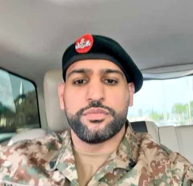 Meet Captain Dickhead-for-Brains of the Pakistan Army, who doesn't know when to do what!