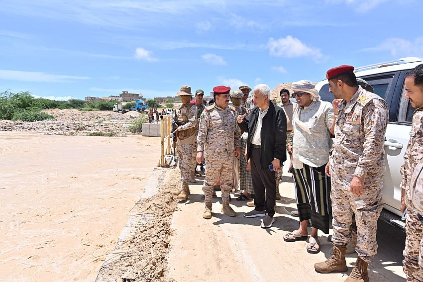 #Mahra The Governor and the Minister of Defense inspected the damage caused by the recent storm to roads and transportation lines in the city of Al-Ghaydah, the capital of Al-Mahra Governorate #south24