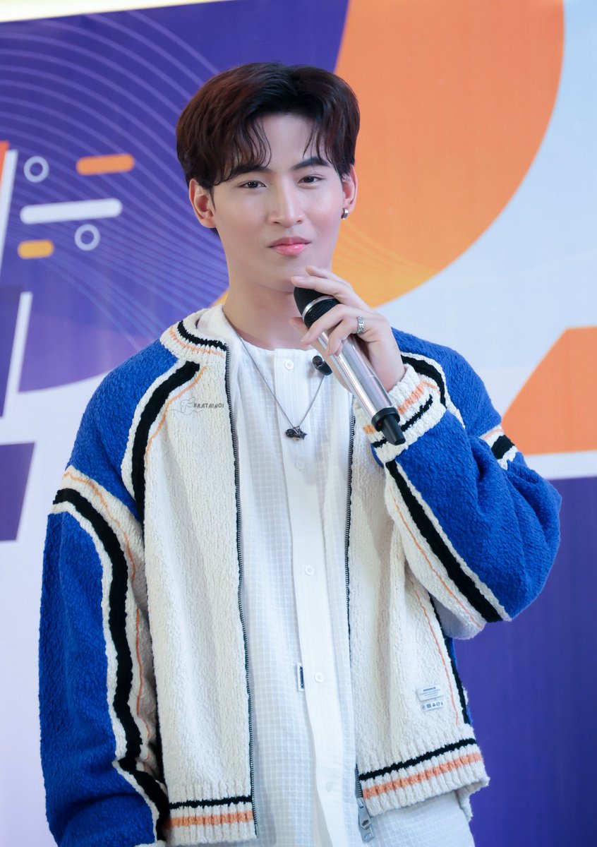 Kratainoi_07's tweet photo. เหงื่อไหลเพราะหน้าร้อน แต่ใจอ่อนเพราะเธอน่ารัก

#IQSportxOhmThitiwat https://t.co/qVJc1OHcWo