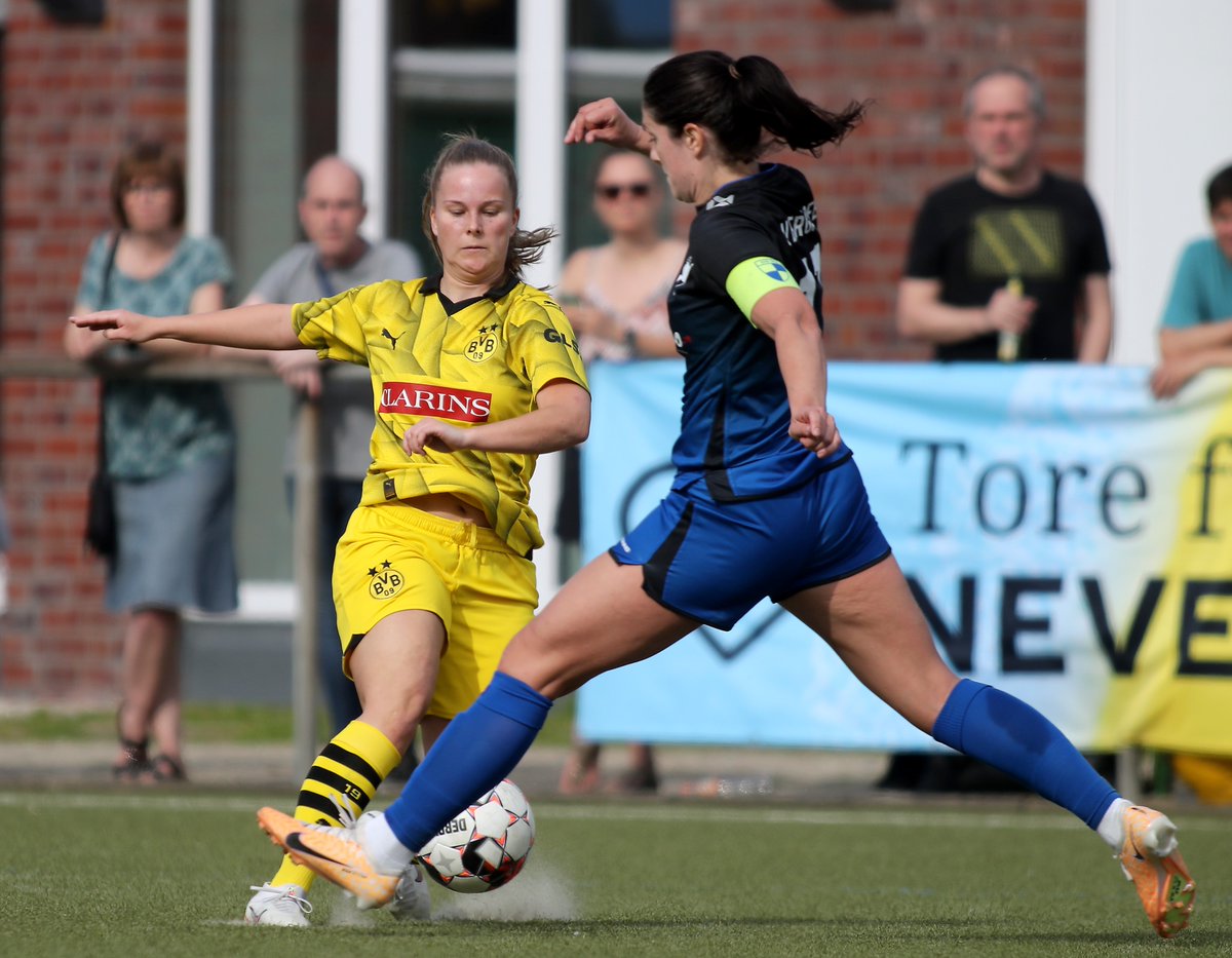 Borussia Dortmunds #BVB Frauen gewinnt den Fußball-Kreispokal Dortmund gegen SV Berghofen mit 1:0. (01.05.2024)