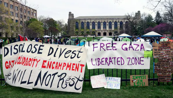 #FPWorld: Left-leaning groups and veteran of previous wave of protests trained and encouraged the anti-Israel demonstrators who made encampments in university campuses across the United States in recent days, according to a report. Read our story to know more⤵️…