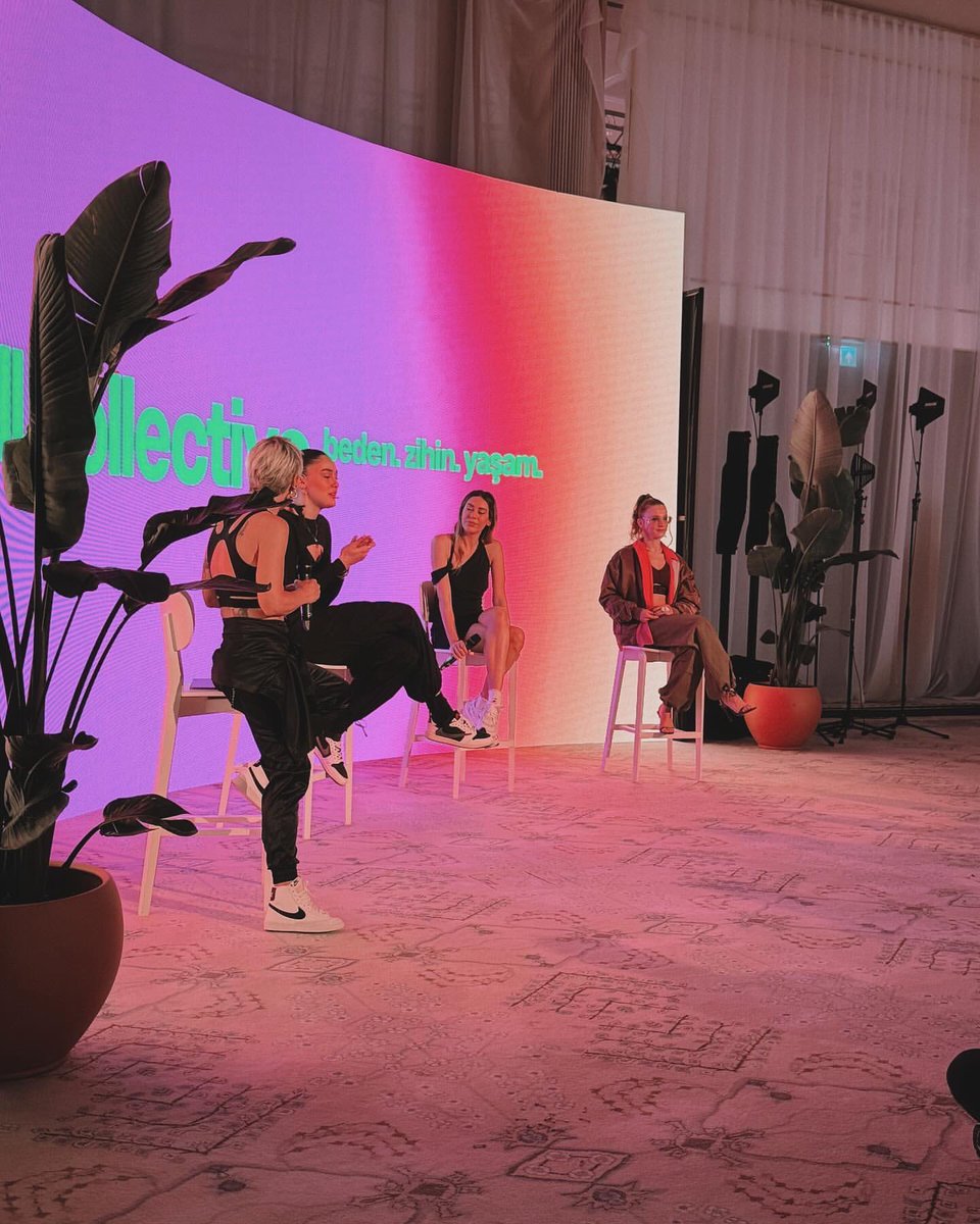 Ahsen Eroğlu, “Bugünden 🌸 #nikewellfestival #nikewellcollective @nikewomen 🧘🏼‍♀️🤸🏼‍♀️🩰” notuyla yeni bir gönderi paylaştı!💖

#AhsenEroğlu | @ahseneroglu22