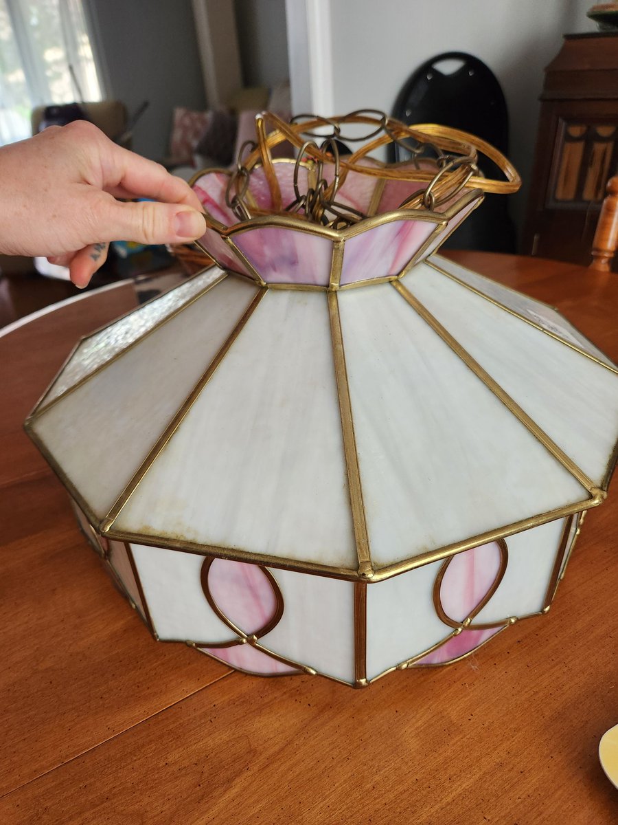 LOOK at what u found at the thrift shop yesterday!!!!! 😍😍😍 #vintagelighting #pinkmilkglass #imobsessed #thriftshopping
