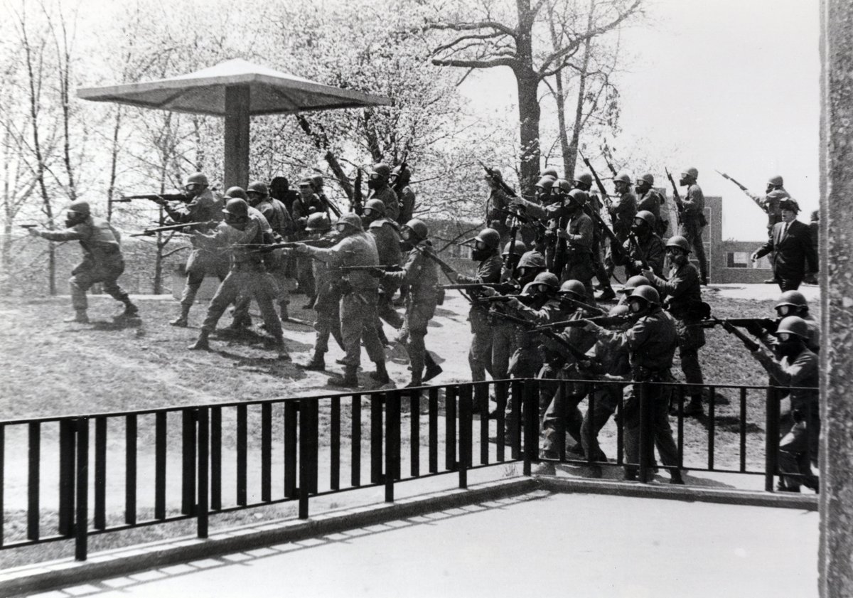 #OtD 4 May 1970 the Kent State massacre took place when Ohio National Guard fired 67 rounds into a crowd of students protesting against the bombing of Cambodia, killing four and wounding nine others including bystanders. More about the war in our pod: workingclasshistory.com/2020/09/23/e43…