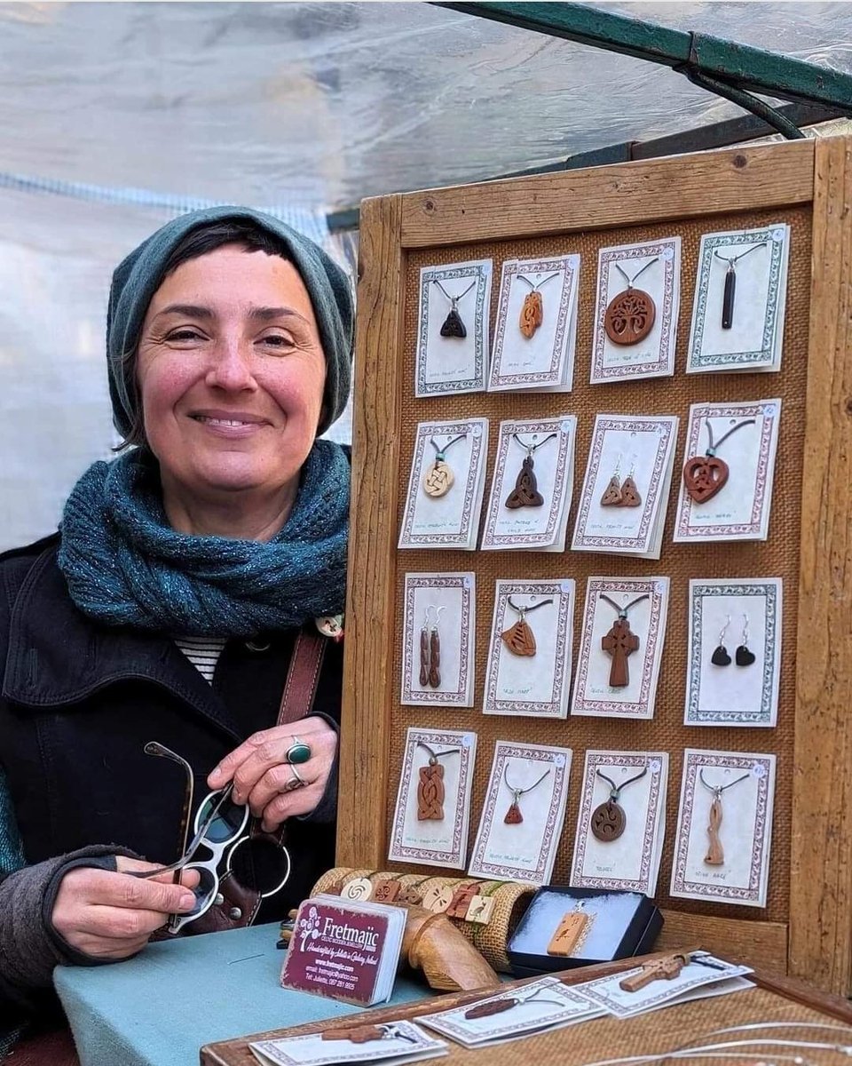 Meet Juliette 🇫🇷 from #Fretmajic at the Galway Market @ThisIsGalway luthier, handcrafted jewellery & always greeting you a beaming smile whatever the weather. #FrenchTalentInIreland