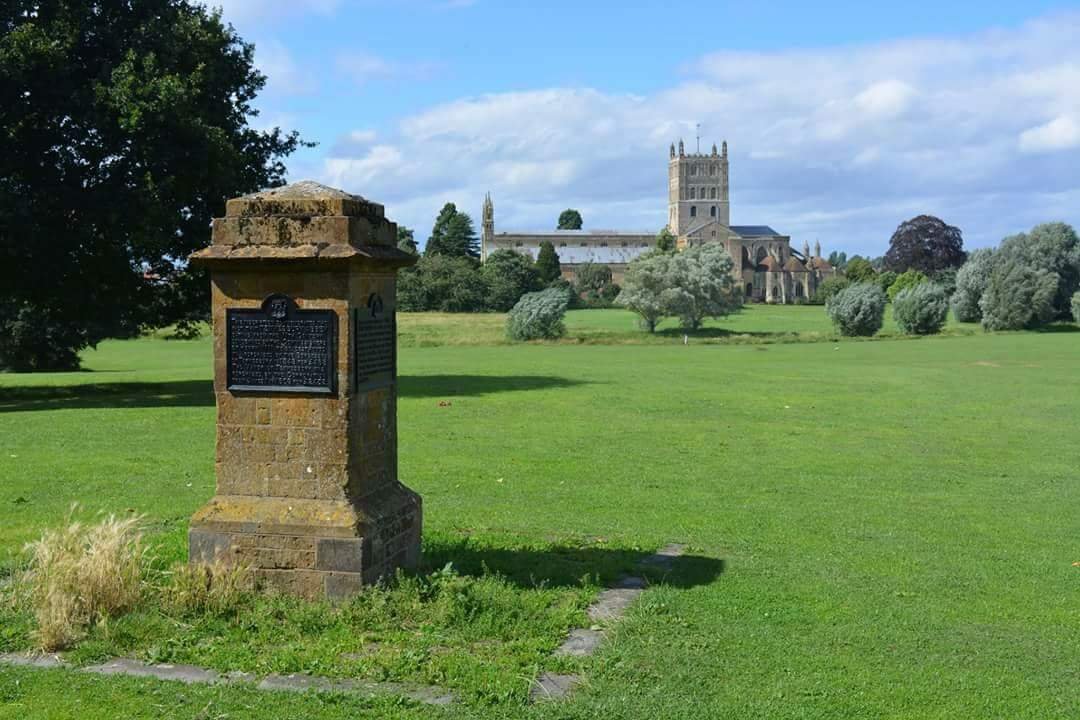 On 4 May 1471, a Yorkist army led by Edward IV and his brothers Clarence and Gloucester destroy the Lancastrians, bringing the Beaufort male-line to a ignominious and bloody end upon the chopping block. READ MORE 📚 'The House of Beaufort' - amzn.to/2FUEVAe