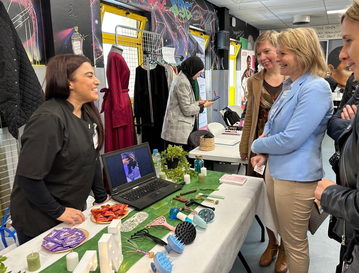 Le Business Day organisé par l'association Positiv au centre social André-Malraux reçoit la visite de Sandrine Berno Dos Santos, maire de Poissy, et Samira Tafat, adjointe à l'emploi. Venez rencontrer les créateurs d'entreprise jusqu'à 17h30 ce samedi 4 mai 💡