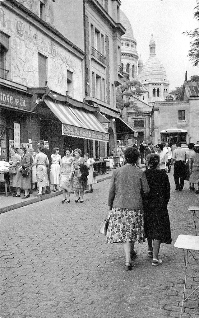 Allan Hailstone. 
Place du Tertre, Montmartre 
1955. Paris