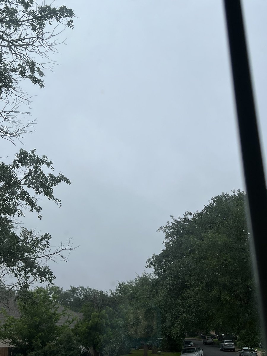 Gray blanket sky day 8? 9? We’ve suffered enough! #Austin #Austintexas #ATX #Geoengeneering #undertheweather #bodyaches #headache #burningeyes