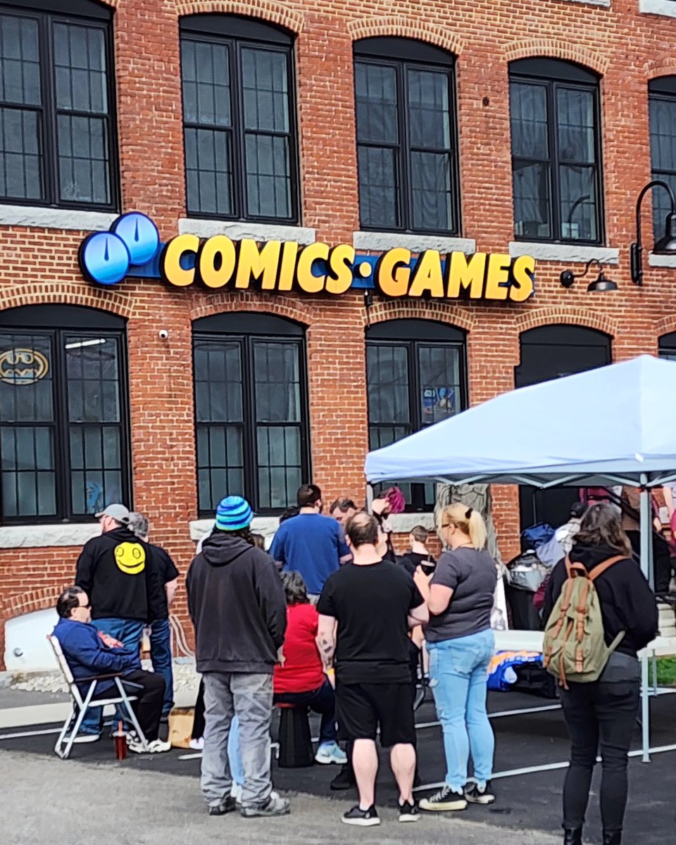 CHollandArt's tweet image. We're all set up for free comic book day @dmcomics. Hope to see you there! @corp_mass_scott_book 
•
•
•
•
•
#fcbd #cmsbook #cms #manchester #doublemidnightcomics #comics #makecomics #nh #retro #fanart #nabthenineties #chollandart