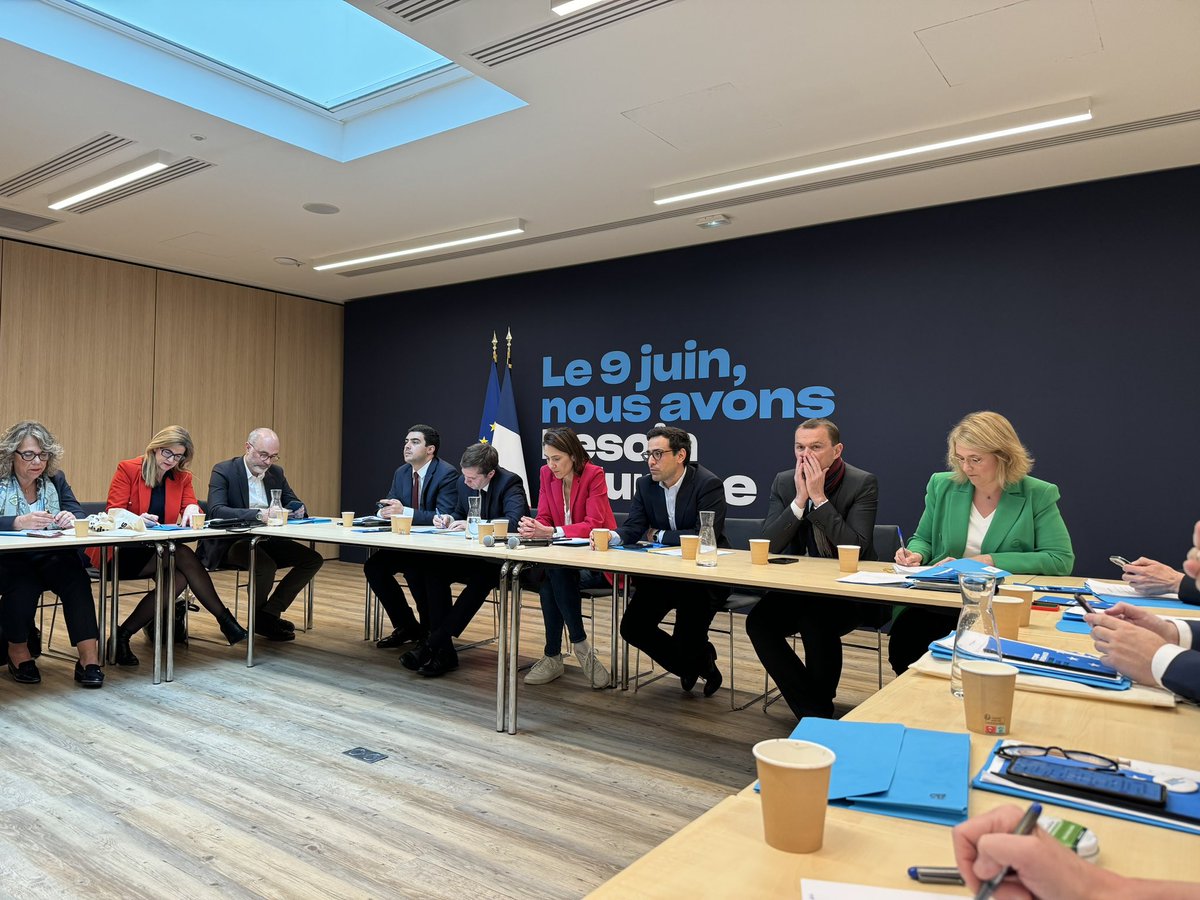Shannon Seban (@shannonseban) on Twitter photo Réunis ce matin autour de <a href="/ValerieHayer/">Valérie Hayer</a>, <a href="/steph_sejourne/">Stéphane Séjourné</a>, <a href="/PA_Anglade/">Pieyre-Alexandre Anglade</a> et <a href="/olivierdussopt/">Olivier Dussopt</a>. 🇫🇷🇪🇺
Si fière de faire partie de cette équipe unie et engagée à défendre nos valeurs européennes et notre projet @BesoindEurope : au travail ! Réunis ce matin autour de <a href="/ValerieHayer/">Valérie Hayer</a>, <a href="/steph_sejourne/">Stéphane Séjourné</a>, <a href="/PA_Anglade/">Pieyre-Alexandre Anglade</a> et <a href="/olivierdussopt/">Olivier Dussopt</a>. 🇫🇷🇪🇺
Si fière de faire partie de cette équipe unie et engagée à défendre nos valeurs européennes et notre projet @BesoindEurope : au travail !