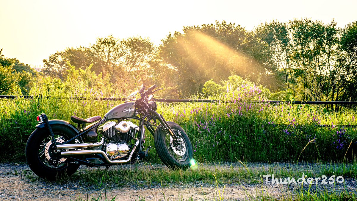 少し遠出をするだけで世界は変わる。
風と陽射しが心地よかった。
#Thunder250
#バイクのある風景
#motorcycle